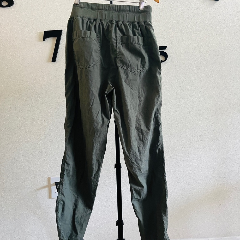 Women’s pants size small